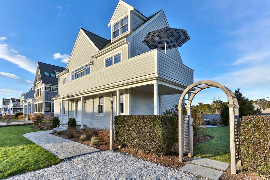 4 Beach View Road, West Dennis, MA 02670