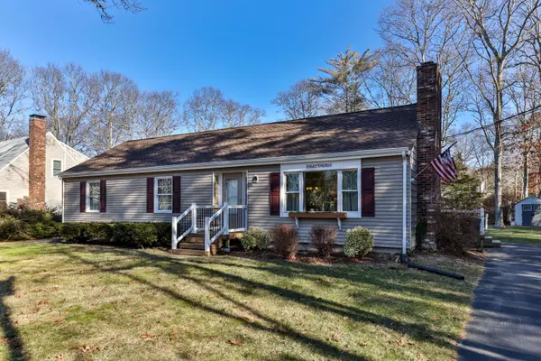 East Sandwich, MA 02537,8 Chapaquoit Way