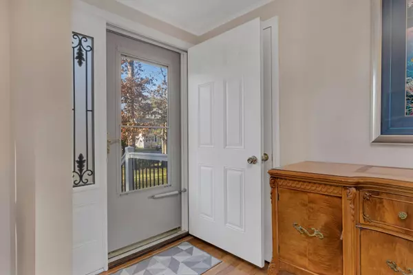 East Sandwich, MA 02537,8 Chapaquoit Way