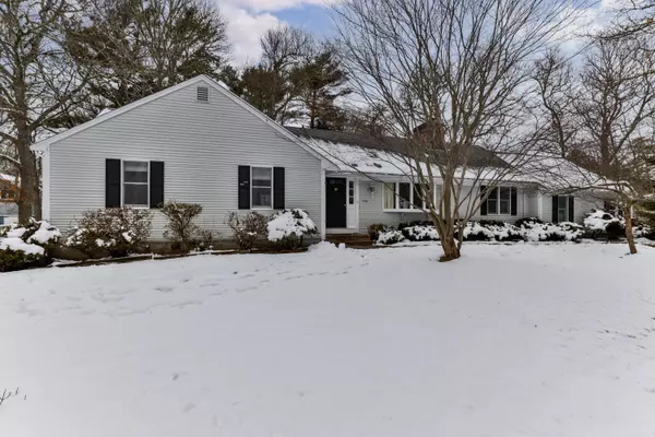 Centerville, MA 02632,1176 Bumps River Road