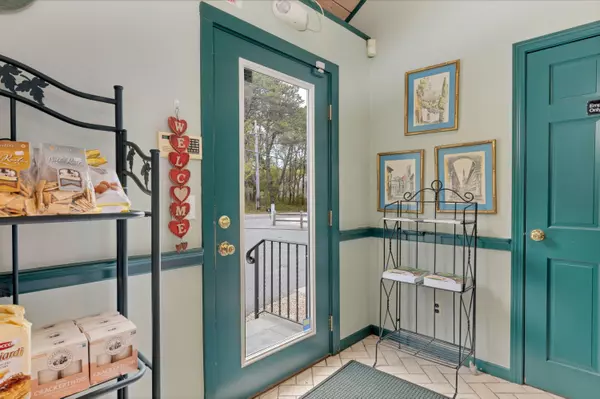 East Sandwich, MA 02537,598 Route 6A