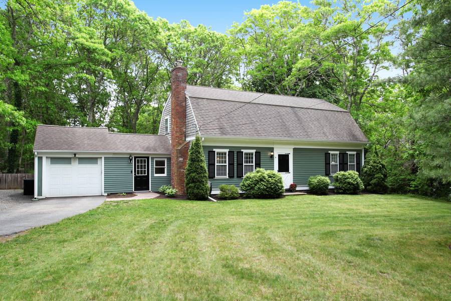 14 Holly Lane, East Sandwich, MA 02537