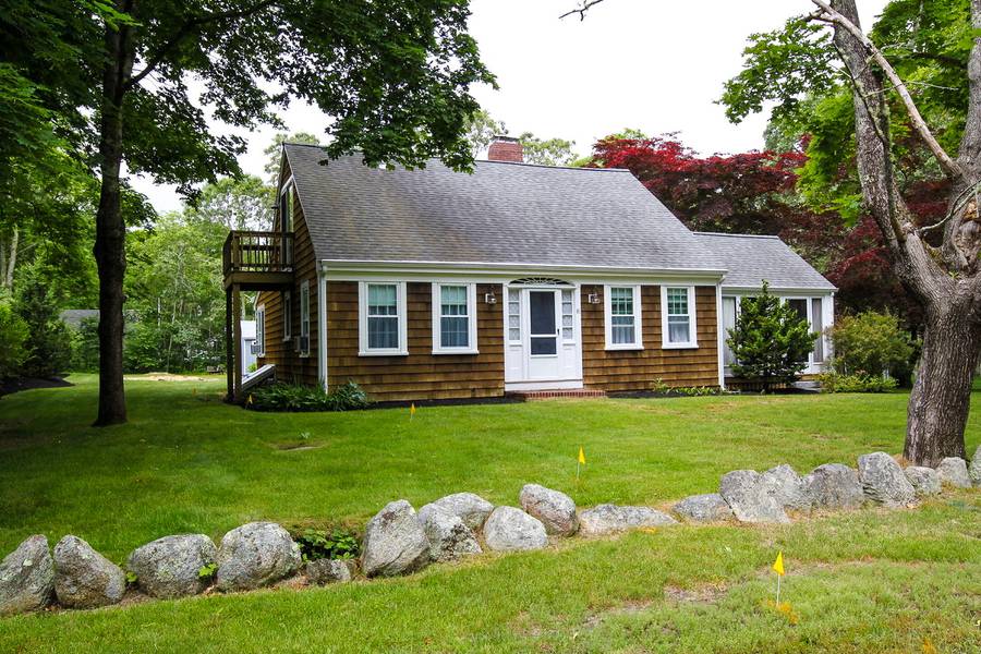 81 High Street, Cotuit, MA 02635