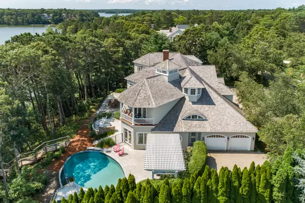 33 Shoestring Bay Road, Mashpee, MA 02649