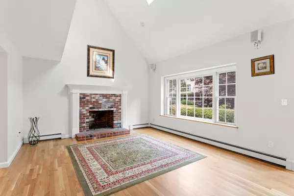 East Falmouth, MA 02536,58 Mayflower Street