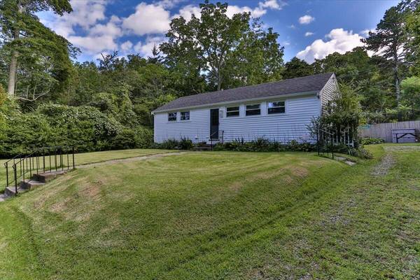 Mashpee, MA 02649,32 Quashnet Road