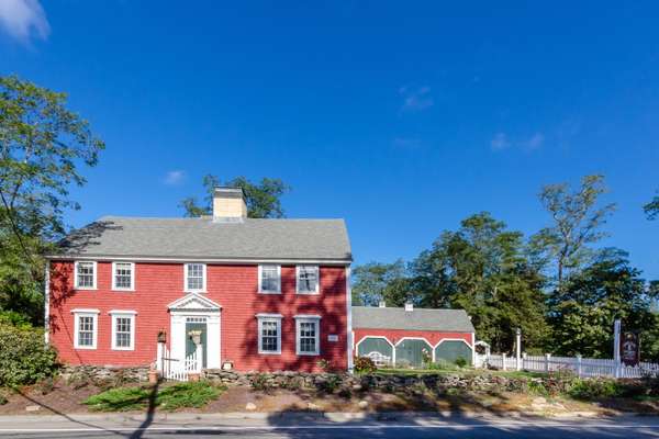 Cotuit, MA 02635,4698 Falmouth Road