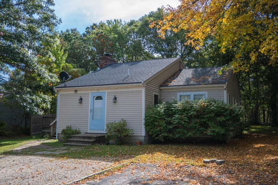 42 Coombs Lane, Mashpee, MA 02649