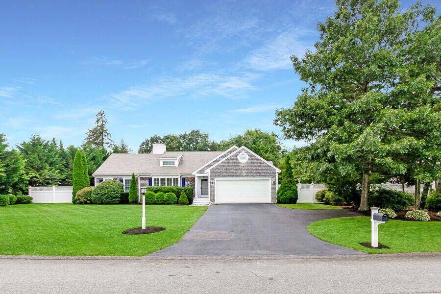 31 Deep Wood Drive, Forestdale, MA 02644