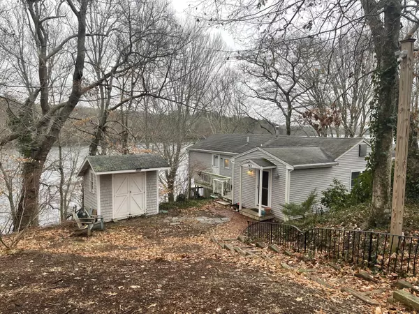 Mashpee, MA 02649,141 Timberlane Drive