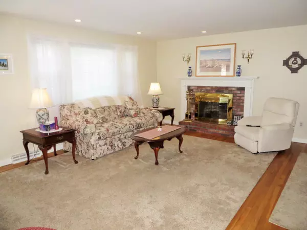 East Dennis, MA 02641,9 Sawyer Circle