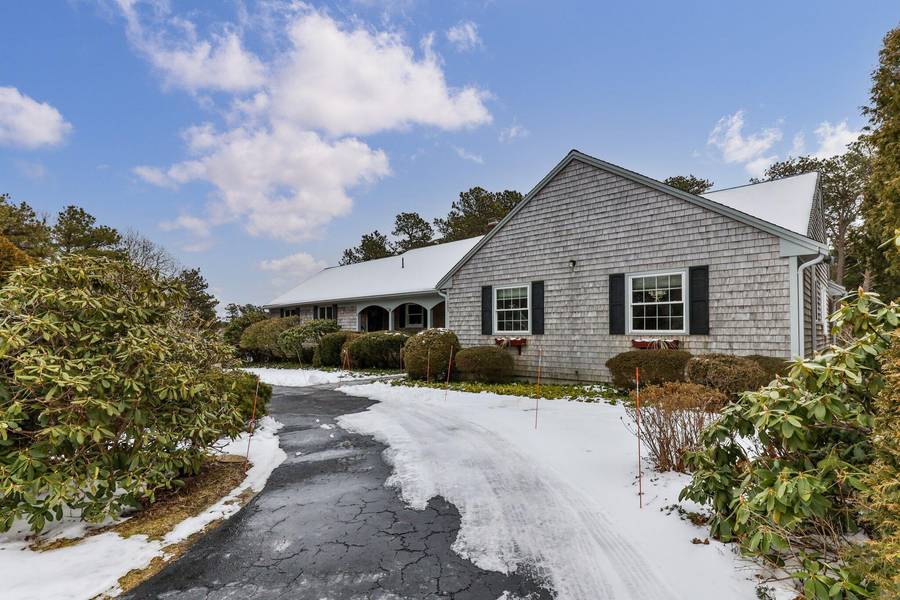 205 Greenland Circle, East Dennis, MA 02641