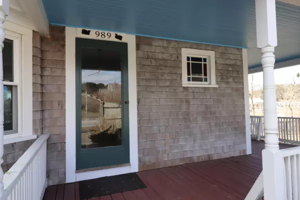 Chatham, MA 02633,989 Main Street