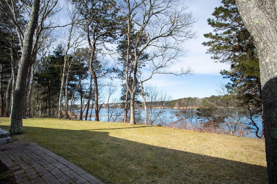 40 Bay Road, Cotuit, MA 02635