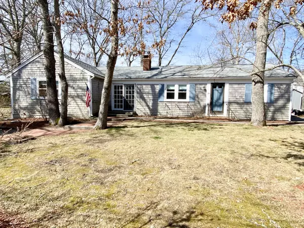 39 Lattimer Lane, Hyannis, MA 02601