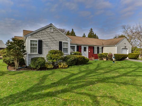 West Dennis, MA 02670,62 Little Cove Circle