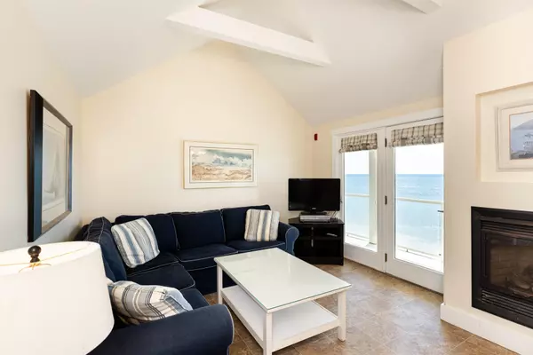 North Truro, MA 02652,496 Shore Road #16