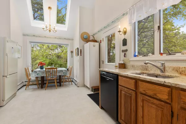 North Chatham, MA 02650,25 Spring Hill Road