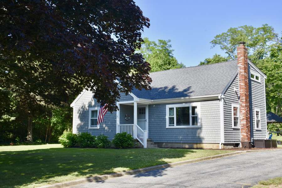 15 Swift Road, Sagamore Beach, MA 02562