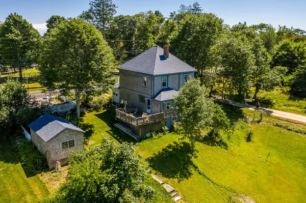 1054 County Road, Cataumet, MA 02534