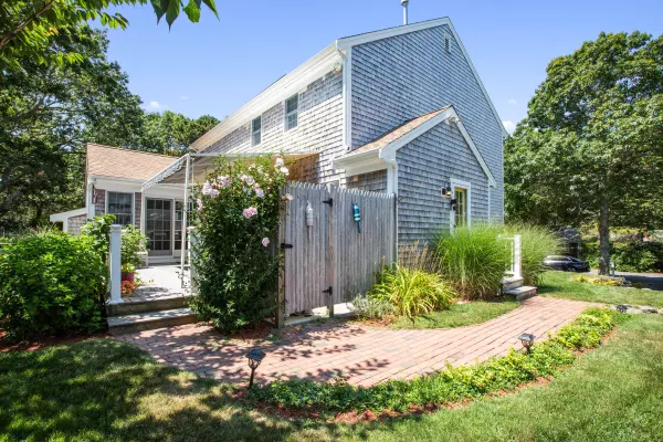 South Yarmouth, MA 02664,19 Squanto Road