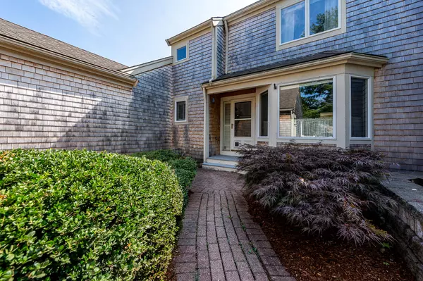 30 Kates Path, Yarmouth Port, MA 02675