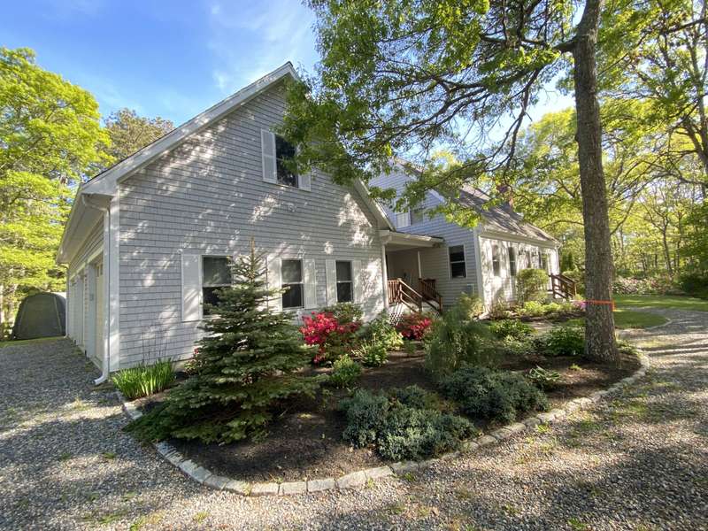 565 Sampsons Mill Road, Cotuit, MA 02635