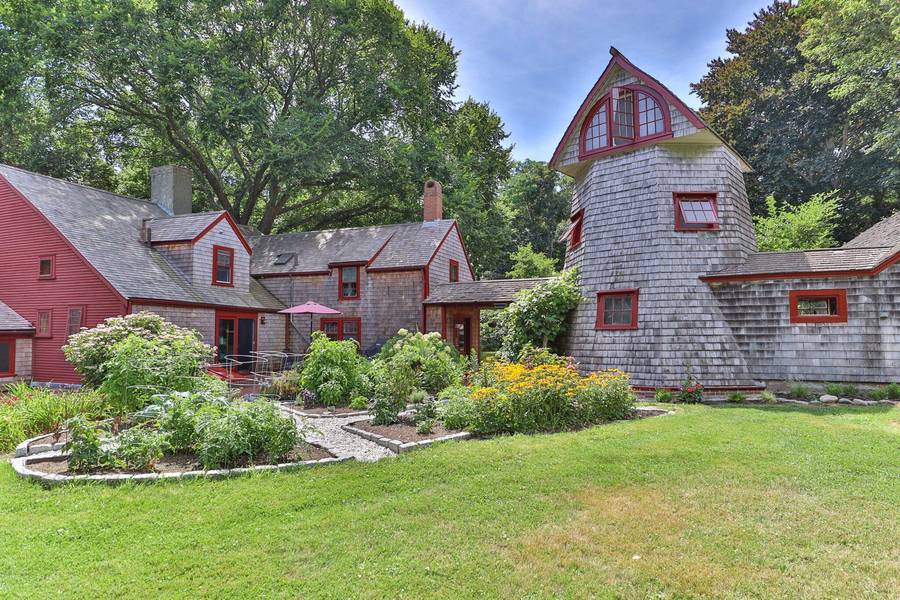 31 Crowell Road, Sagamore Beach, MA 02562