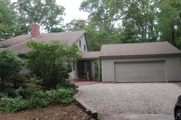 Centerville, MA 02632,136 Lakeside Drive