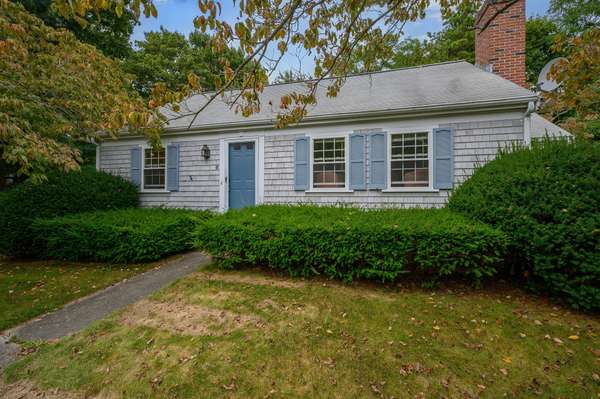 Cotuit, MA 02635,8 Banfield Drive