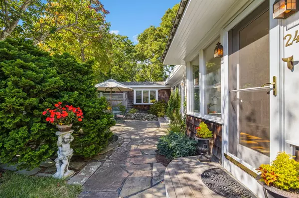 North Falmouth, MA 02556,24 Beaman Lane