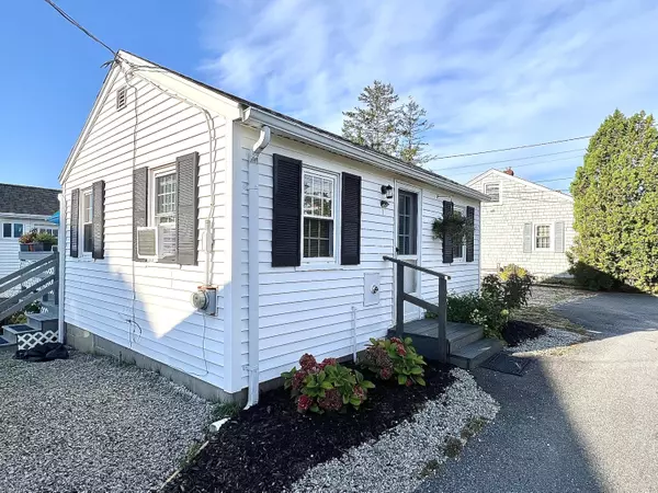 West Dennis, MA 02670,152 School Street #1