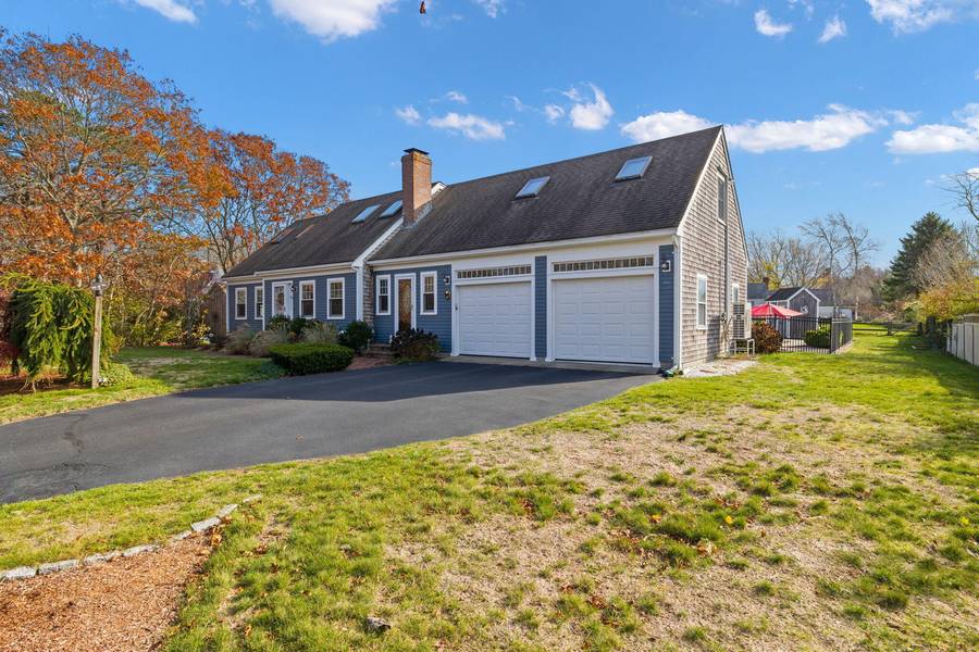 6 Weeks Pond Drive, Forestdale, MA 02644