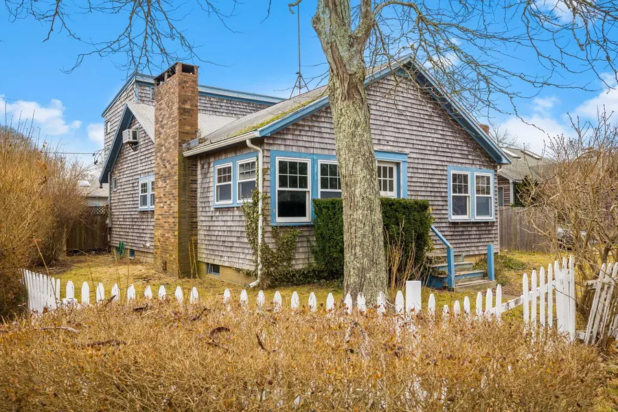 167 New York Avenue, Oak Bluffs, MA 02557