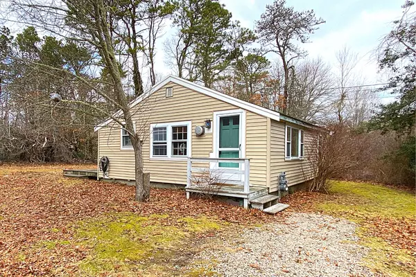 195 Dunns Pond Road, Hyannis, MA 02601