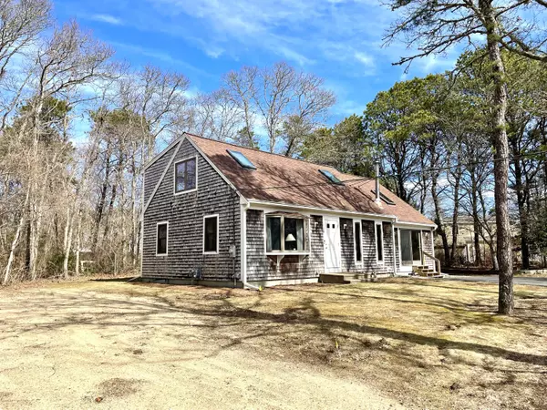 30 Spur Lane, Marstons Mills, MA 02648