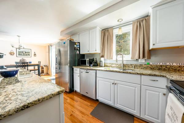 Cotuit, MA 02635,7 Kimberly Way