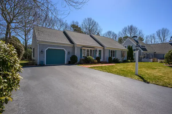 12 Sunbeam Lane, Hyannis, MA 02601