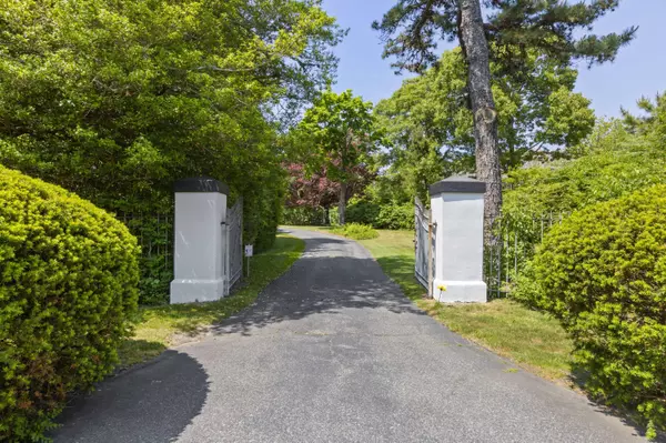 Osterville, MA 02655,878 Sea View Avenue