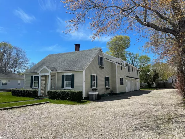 99 Pine Avenue, Hyannis, MA 02601