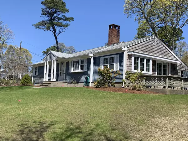 28 Hawthorne Road, Yarmouth Port, MA 02675