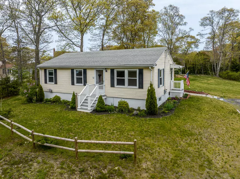 12 Roberta Avenue, Pocasset, MA 02559