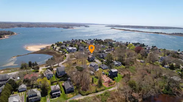 15 Naumkeag Avenue, Pocasset, MA 02559