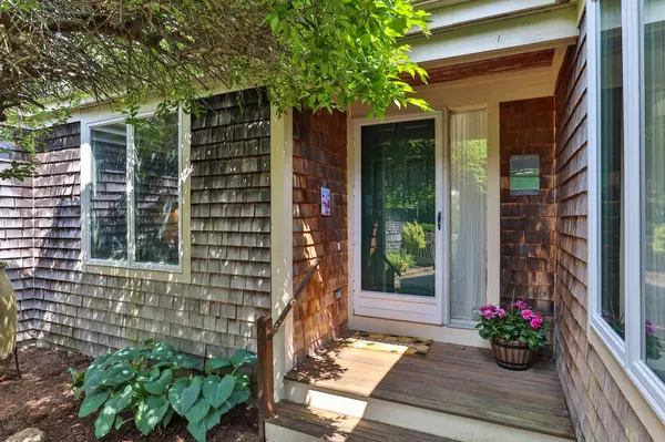 8 Forest Gate Village #8, Yarmouth Port, MA 02675