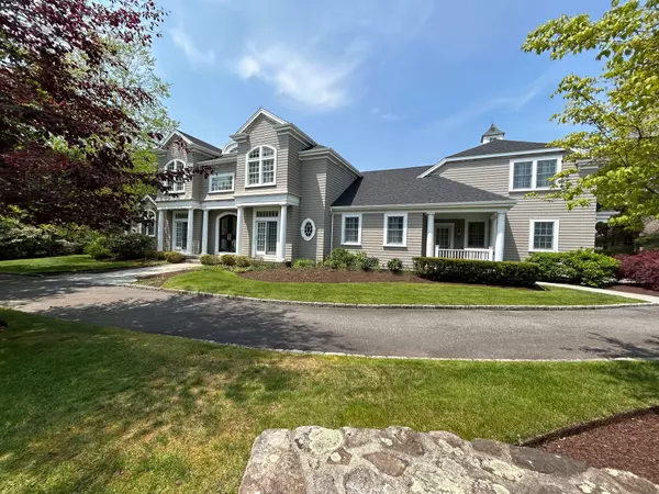 16 North Glen Drive, Mashpee, MA 02649