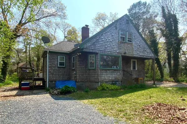 15 Phillips Road, Hyannis, MA 02601