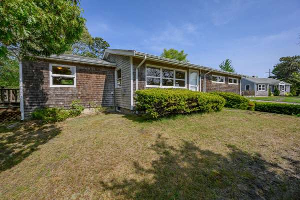 West Dennis, MA 02670,8 Allain Way