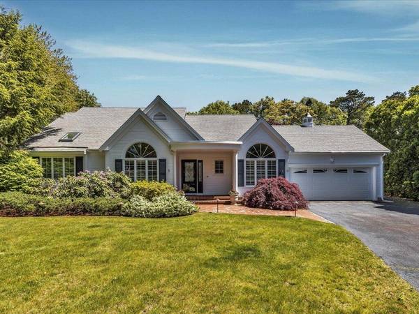 16 Colonial Farm Circle, Marstons Mills, MA 02648