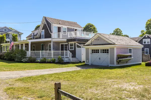 North Falmouth, MA 02556,8 Riverway