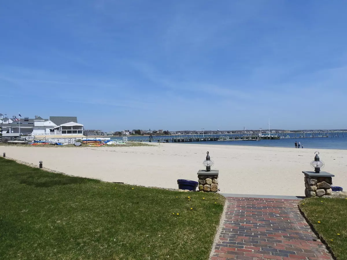 Hyannis, MA 02601,500 Ocean Street #20